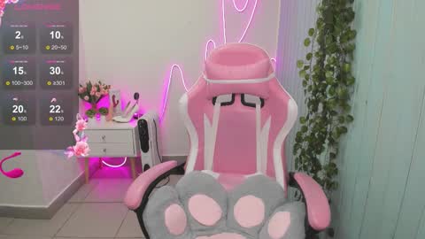 elieiza_xo online show from November 14, 2025, 10:14 am