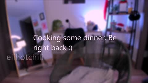 Snapshot of elihotchili chatting on December 6, 2024, 1:29 am Eli online show from December 6, 2024, 1:29 am