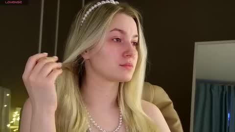 Elina online show from March 8, 2025, 1:06 am