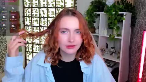 Snapshot of elis_cherry chatting on October 21, 2025, 2:01 am Elis online show from October 21, 2025, 2:01 am