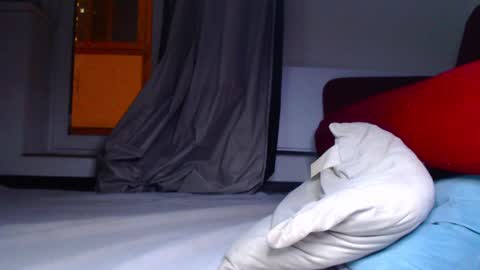 Snapshot of elisa_bright chatting on December 17, 2024, 6:42 pm Tati online show from December 17, 2024, 6:42 pm
