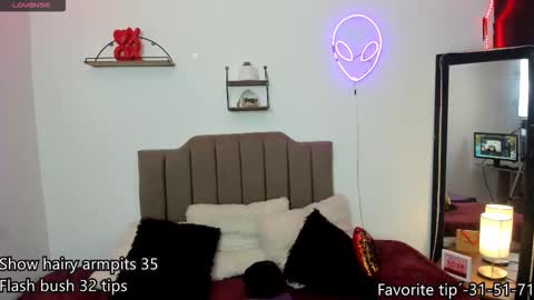 Snapshot of elisabeth_swan chatting on November 17, 2025, 12:11 pm Elizabeth online show from November 17, 2025, 12:11 pm