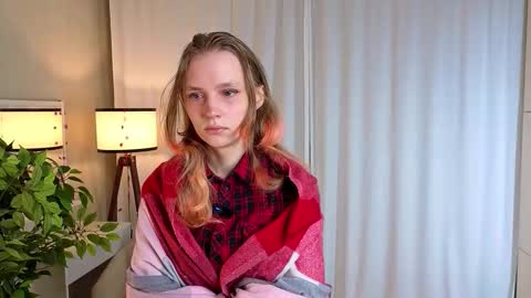 Snapshot of eliselauder chatting on November 18, 2025, 1:11 am Viola online show from November 18, 2025, 1:11 am