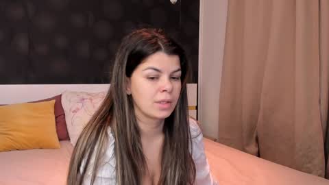 Elly online show from December 15, 2024, 10:37 pm