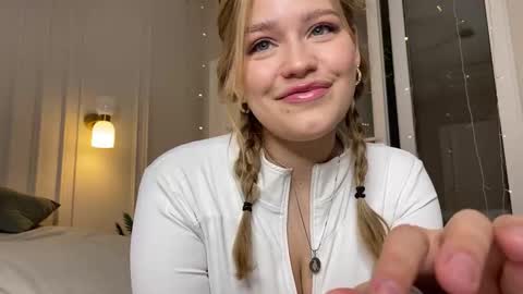 Stephanie online show from December 19, 2025, 7:21 pm