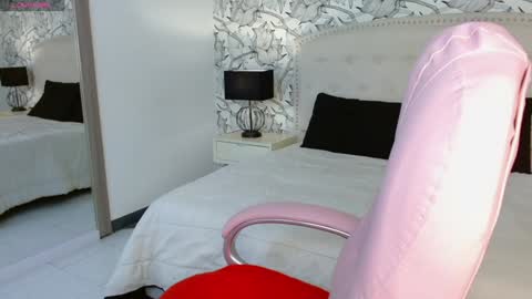 Eliza online show from January 31, 2025, 7:51 pm