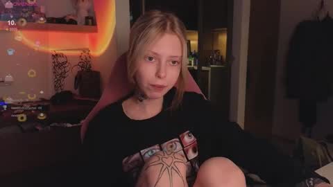 Elizabeth online show from December 3, 2025, 9:35 pm