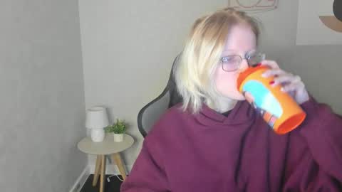 Elizabeth online show from November 18, 2025, 1:11 am