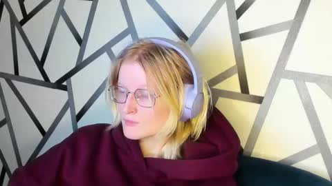 Elizabeth online show from November 26, 2025, 1:17 am