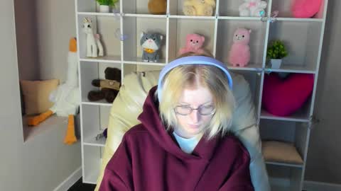 Elizabeth online show from December 16, 2025, 12:37 am