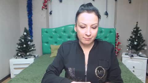 Snapshot of elizabethsho chatting on January 19, 2025, 12:49 am ElizabethSho online show from January 19, 2025, 12:49 am