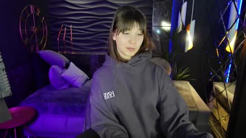 Snapshot of elizamild chatting on February 25, 2025, 7:47 pm Eliza online show from February 25, 2025, 7:47 pm