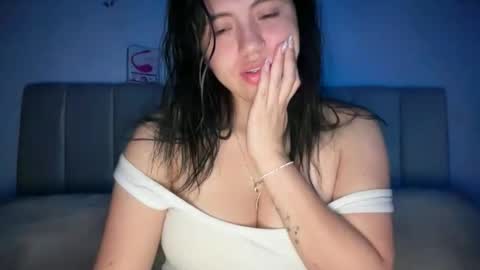 Snapshot of ella_aq chatting on December 2, 2025, 11:34 pm Ella online show from December 2, 2025, 11:34 pm