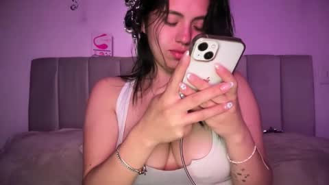 Snapshot of ella_aq chatting on December 4, 2025, 6:55 am Ella online show from December 4, 2025, 6:55 am