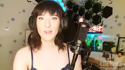 Snapshot of ella_ecstasy chatting on January 28, 2025, 2:00 am Ella Ecstasy online show from January 28, 2025, 2:00 am