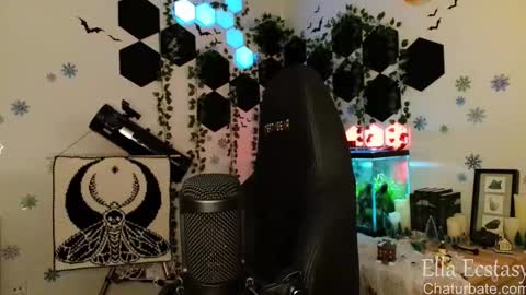 Snapshot of ella_ecstasy chatting on March 8, 2025, 2:23 am Ella Ecstasy online show from March 8, 2025, 2:23 am