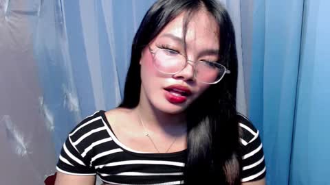 Snapshot of ella_fuma chatting on December 5, 2025, 2:42 am Ella online show from December 5, 2025, 2:42 am