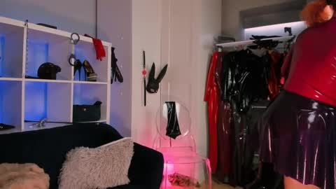 Snapshot of ella_kross chatting on February 23, 2025, 3:40 pm ella_kross online show from February 23, 2025, 3:40 pm