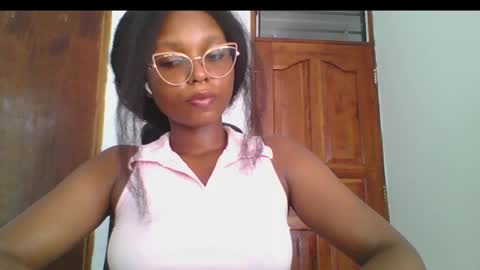 Snapshot of ella_laurel chatting on January 17, 2025, 1:03 pm Ella online show from January 17, 2025, 1:03 pm