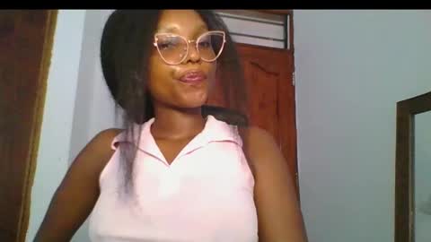 Snapshot of ella_laurel chatting on January 18, 2025, 7:28 am Ella online show from January 18, 2025, 7:28 am