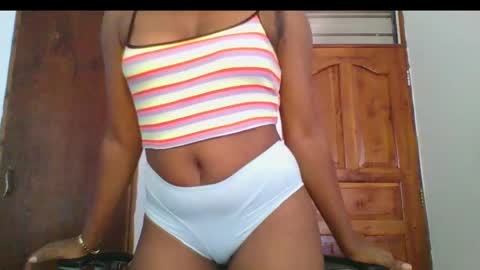 Snapshot of ella_laurel chatting on February 20, 2025, 11:09 am Ella online show from February 20, 2025, 11:09 am