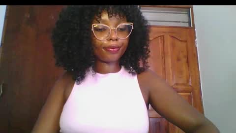 Snapshot of ella_laurel chatting on March 7, 2025, 8:13 am Ella online show from March 7, 2025, 8:13 am