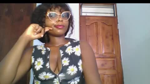 Snapshot of ella_laurel chatting on March 8, 2025, 5:49 am Ella online show from March 8, 2025, 5:49 am