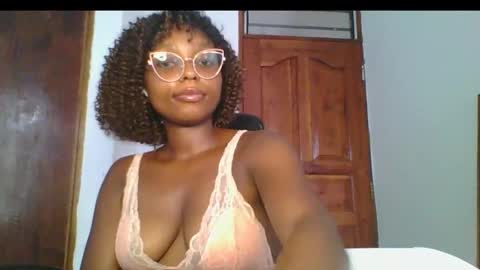 Snapshot of ella_laurel chatting on March 10, 2025, 10:48 am Ella online show from March 10, 2025, 10:48 am