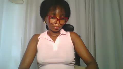 Snapshot of ella_laurel chatting on October 8, 2025, 7:06 am Ella online show from October 8, 2025, 7:06 am