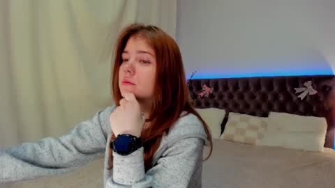 Snapshot of ella_mayers chatting on February 13, 2025, 9:49 pm Ella Mayers online show from February 13, 2025, 9:49 pm