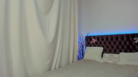 Snapshot of ella_mayers chatting on February 22, 2025, 1:11 am Ella Mayers online show from February 22, 2025, 1:11 am