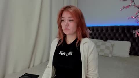 Snapshot of ella_mayers chatting on September 22, 2025, 12:18 pm Ella Mayers online show from September 22, 2025, 12:18 pm