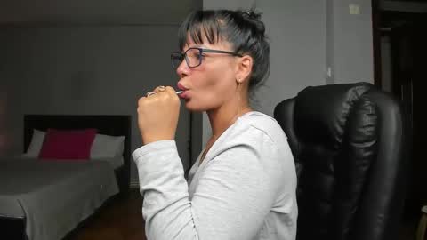 Snapshot of ella_sweety0 chatting on November 28, 2025, 12:02 am Ella online show from November 28, 2025, 12:02 am