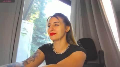 ella_vee online show from September 14, 2025, 5:28 am