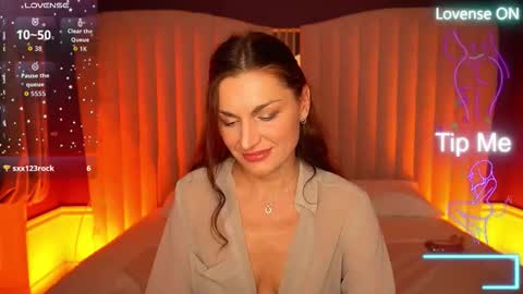 Snapshot of ellagoldenn chatting on October 14, 2025, 9:04 pm Ella online show from October 14, 2025, 9:04 pm