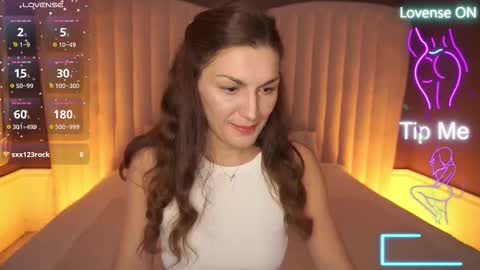 Snapshot of ellagoldenn chatting on October 21, 2025, 8:53 pm Ella online show from October 21, 2025, 8:53 pm