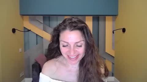 EllaLongs online show from December 13, 2024, 4:27 pm