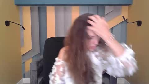 EllaLongs online show from September 17, 2025, 11:34 am