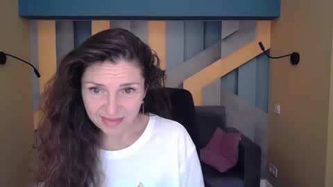 EllaLongs online show from October 5, 2025, 11:30 am