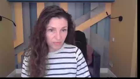 EllaLongs online show from November 3, 2025, 12:39 pm