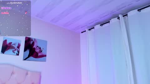 ellarosee_ online show from December 5, 2024, 11:18 pm