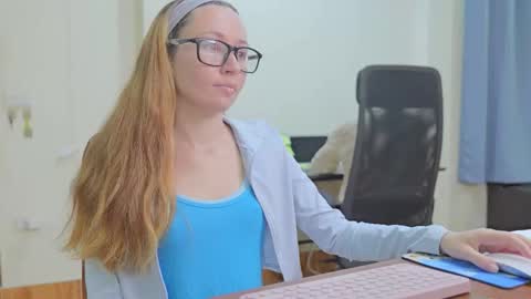 Snapshot of ellcrys chatting on October 25, 2025, 10:15 pm im Elsa lets go Subscribe to my OF and Youtube -35 online show from October 25, 2025, 10:15 pm