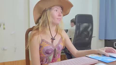 Snapshot of ellcrys chatting on October 30, 2025, 9:48 pm im Elsa lets go Subscribe to my OF and Youtube -35 online show from October 30, 2025, 9:48 pm