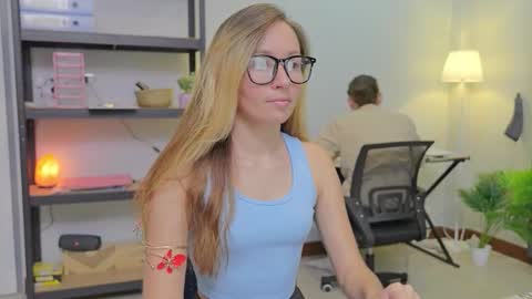 Snapshot of ellcrys chatting on November 3, 2025, 9:48 pm im Elsa lets go Subscribe to my OF and Youtube -35 online show from November 3, 2025, 9:48 pm