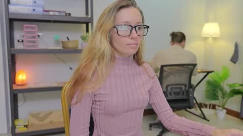 Snapshot of ellcrys chatting on November 6, 2025, 9:48 pm im Elsa lets go Subscribe to my OF and Youtube -35 online show from November 6, 2025, 9:48 pm