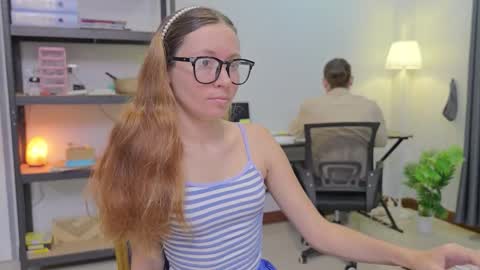 Snapshot of ellcrys chatting on November 12, 2025, 10:09 pm im Elsa lets go Subscribe to my OF and Youtube -35 online show from November 12, 2025, 10:09 pm