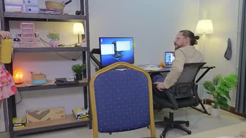 Snapshot of ellcrys chatting on November 17, 2025, 10:04 pm im Elsa lets go Subscribe to my OF and Youtube -35 online show from November 17, 2025, 10:04 pm