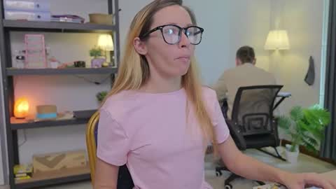 Snapshot of ellcrys chatting on November 22, 2025, 3:27 am im Elsa lets go Subscribe to my OF and Youtube -35 online show from November 22, 2025, 3:27 am