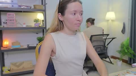 Snapshot of ellcrys chatting on November 26, 2025, 10:22 pm im Elsa lets go Subscribe to my OF and Youtube -35 online show from November 26, 2025, 10:22 pm