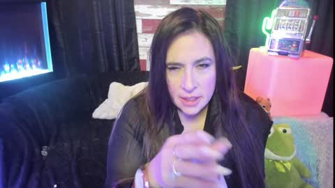 Snapshot of elle4you chatting on January 22, 2025, 4:55 pm ELLE online show from January 22, 2025, 4:55 pm